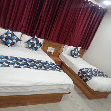 Hotel Dreamland Vadodara Ngoại thất bức ảnh
