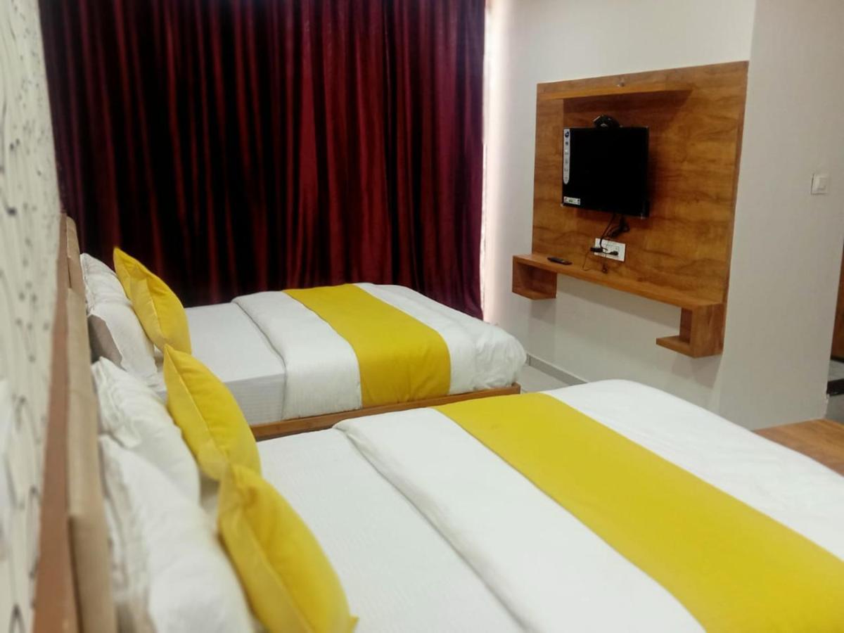 Hotel Dreamland Vadodara Ngoại thất bức ảnh