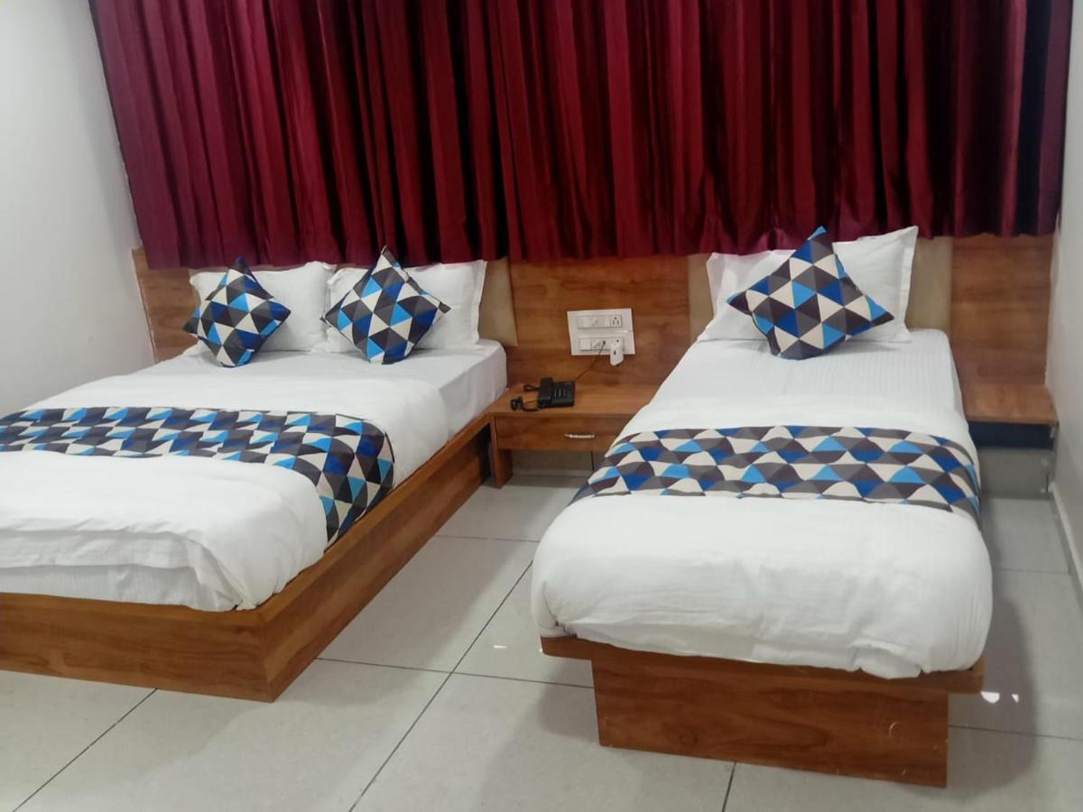 Hotel Dreamland Vadodara Ngoại thất bức ảnh