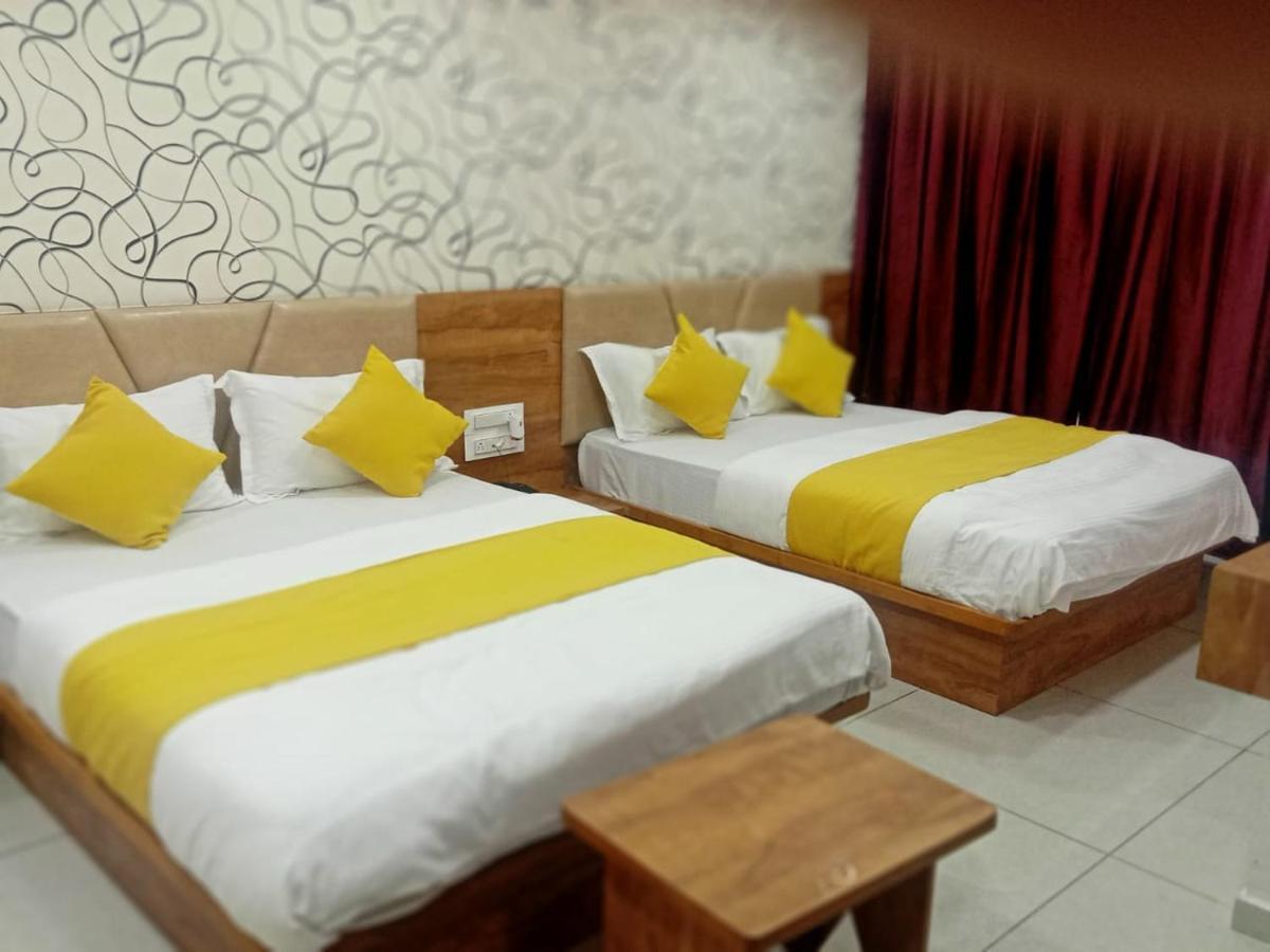 Hotel Dreamland Vadodara Ngoại thất bức ảnh