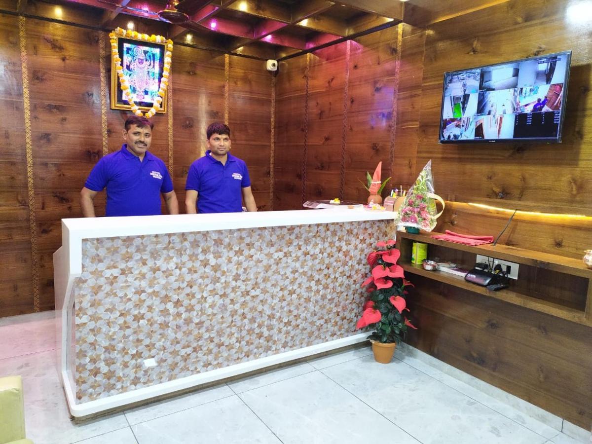 Hotel Dreamland Vadodara Ngoại thất bức ảnh