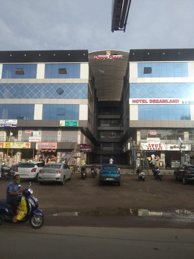 Hotel Dreamland Vadodara Ngoại thất bức ảnh
